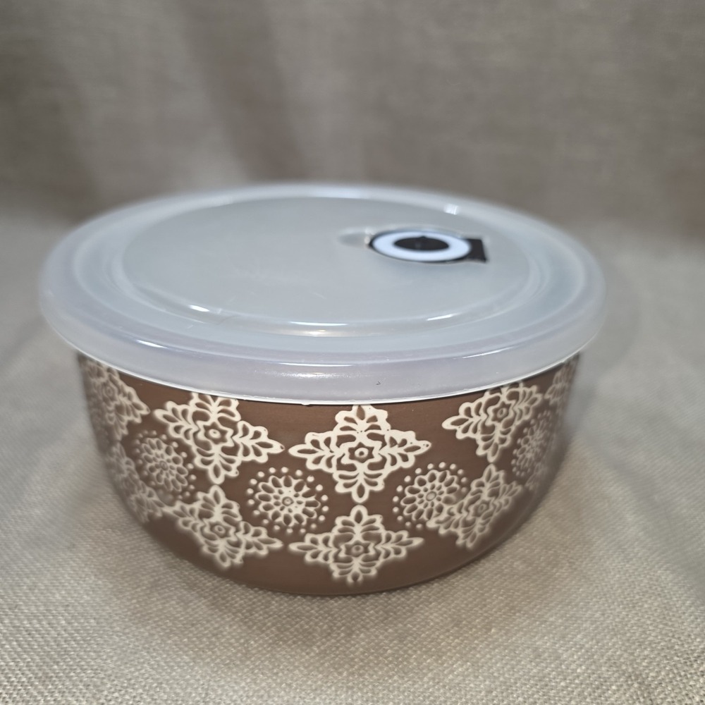 Artisan byCiroa Microwave Fine Stoneware Bowl W/ Silicone Lid Brown & White
